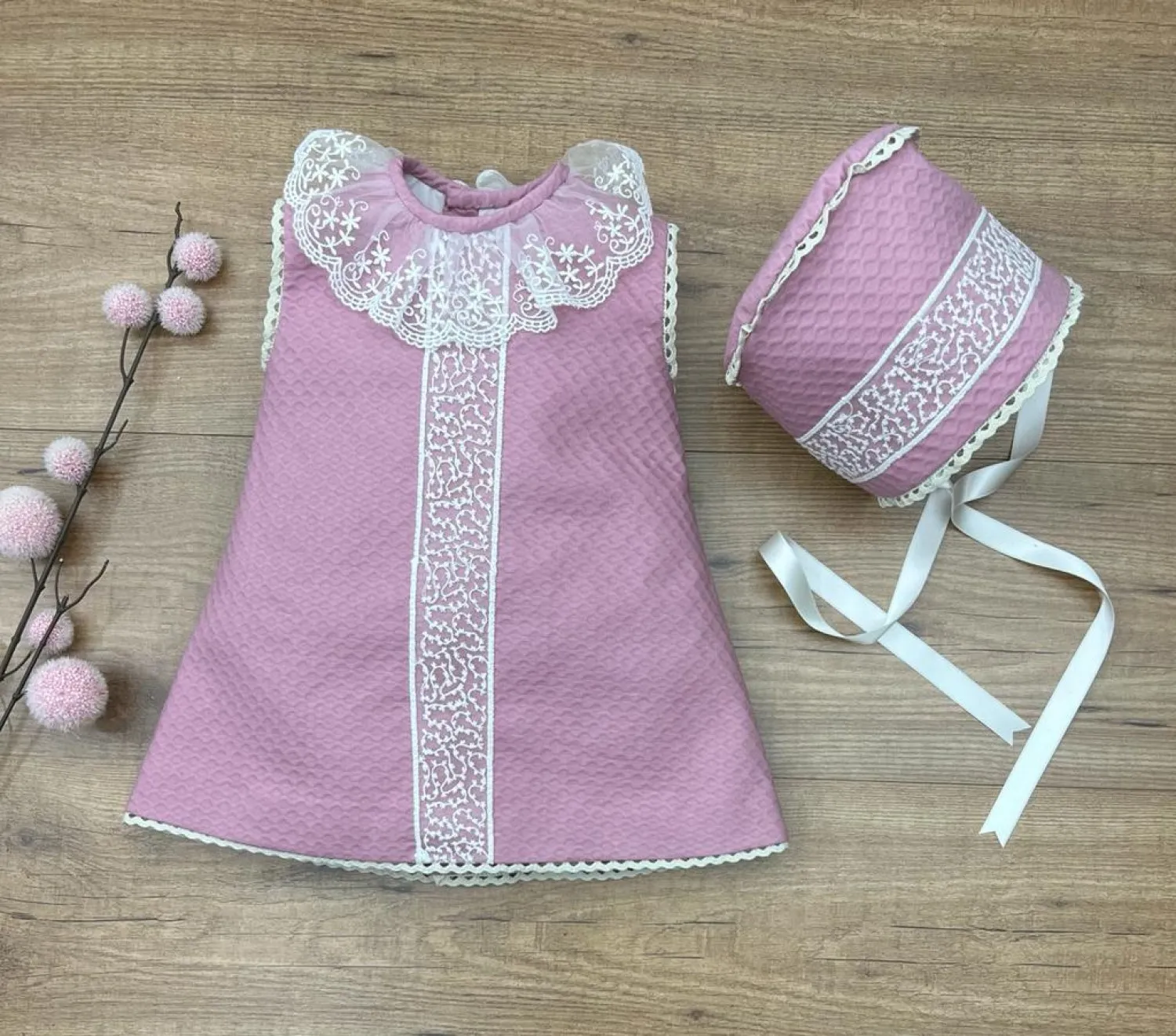 Conjunto para niña hecho a mano. Vestido y capota. Dos colores